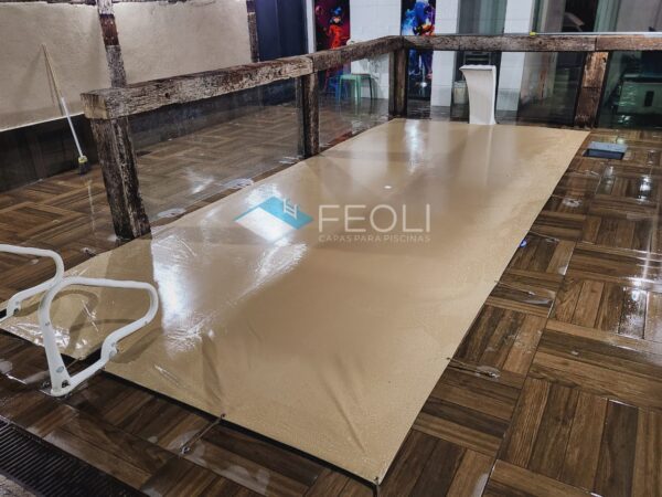 Capa de proteção em poliéster tramado com dupla camada de PVC - CAMURÇA - para piscina - sob medida - Feoli Capas - Image 3